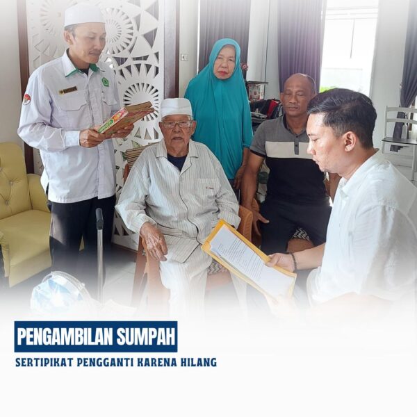 Pengambilan Sumpah Sertipikat Pengganti karena Hilang terhadap Sertipikat Hak Milik atas nama Suhariyadu lokasi tanah terletak di Kelurahan mentawa baru hilir Kec. Mentawa baru ketapang.