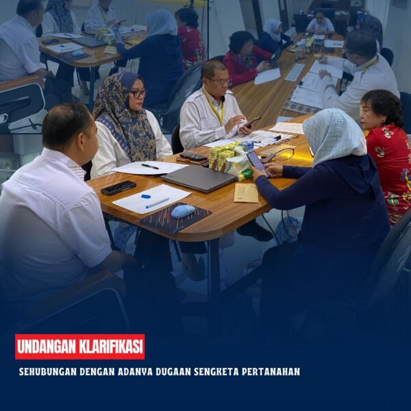 Seksi Pengendalian dan Penanganan Sengketa melakukan Klarifikasi Keterangan kepada Pengadu sehubungan dengan adanya dugaan sengketa Pertanahan yang dipimpin oleh kepala kantor pertanahan kabupaten Kotawaringin di damping Kepala Seksi Pengendalian dan Penanganan Sengketa yang dilaksanakan di Ruang Tamu Kepala Kantor Pertanahan Kabupaten Kotawaringin Timur